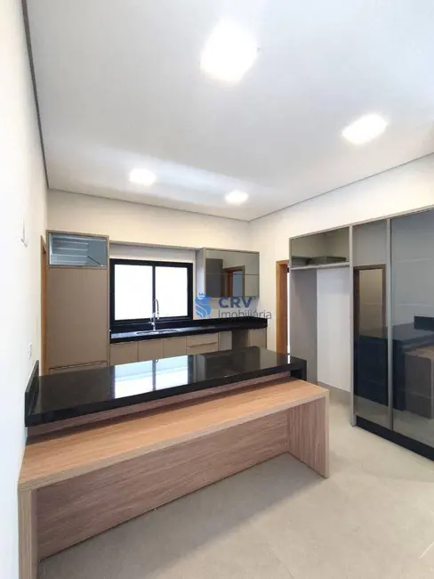 Sobrado com 4 quartos à venda, 330m2 em Londrina - PR - imagem 8 Foto 8 de Sobrado com 4 quartos à venda, 330m2 em Londrina - PR