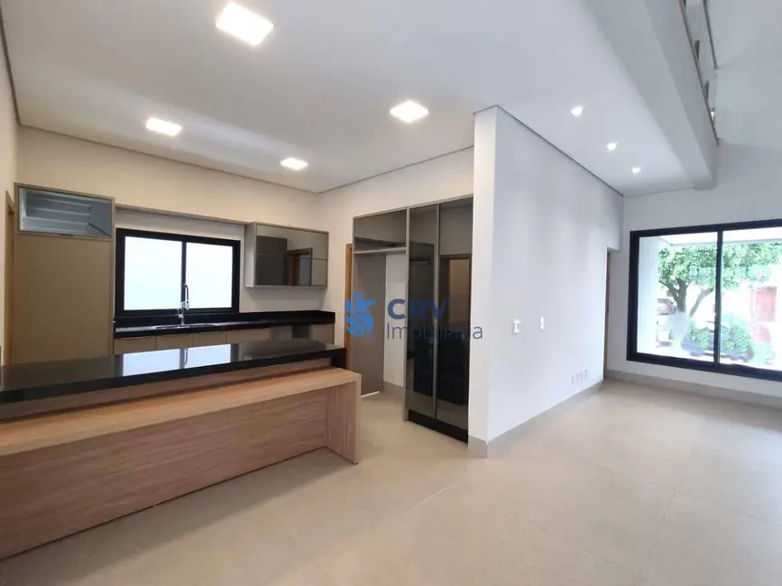 Sobrado com 4 quartos à venda, 330m2 em Londrina - PR - imagem 7 Foto 7 de Sobrado com 4 quartos à venda, 330m2 em Londrina - PR