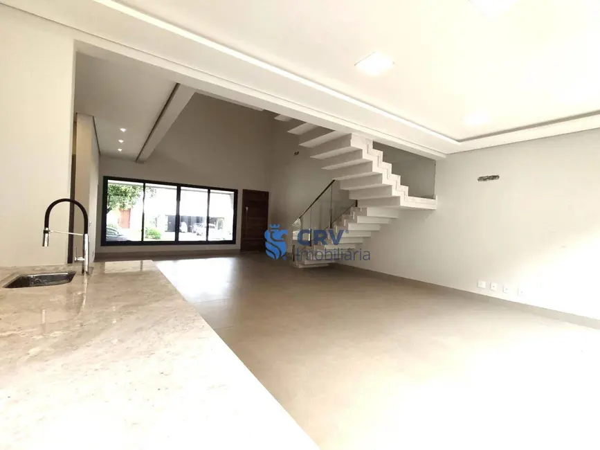Sobrado com 4 quartos à venda, 330m2 em Londrina - PR - imagem 4 Foto 4 de Sobrado com 4 quartos à venda, 330m2 em Londrina - PR