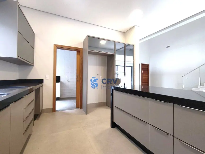 Sobrado com 4 quartos à venda, 330m2 em Londrina - PR - imagem 9 Foto 9 de Sobrado com 4 quartos à venda, 330m2 em Londrina - PR