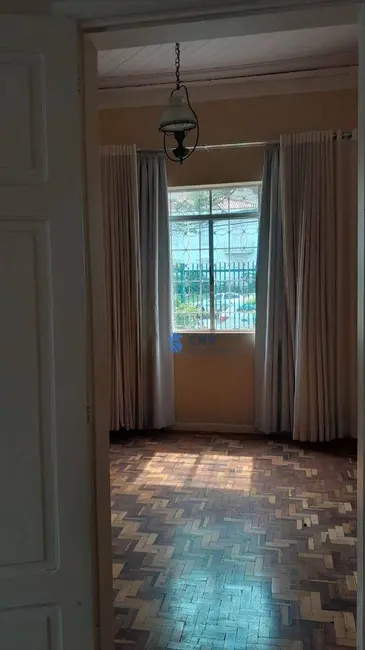 Casa com 4 quartos à venda e para alugar, 600m2 em Centro, Londrina - PR - imagem 5 Foto 5 de Casa com 4 quartos à venda e para alugar, 600m2 em Centro, Londrina - PR