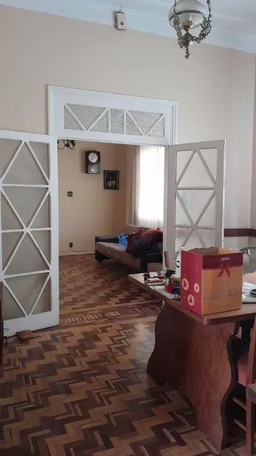 Casa com 4 quartos à venda e para alugar, 600m2 em Centro, Londrina - PR - imagem 3 Foto 3 de Casa com 4 quartos à venda e para alugar, 600m2 em Centro, Londrina - PR