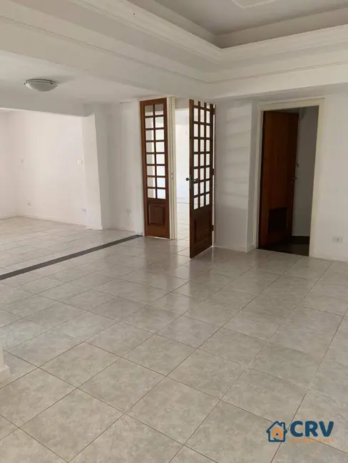 Casa com 3 quartos à venda e para alugar, 408m2 em Quebec, Londrina - PR - imagem 4 Foto 4 de Casa com 3 quartos à venda e para alugar, 408m2 em Quebec, Londrina - PR