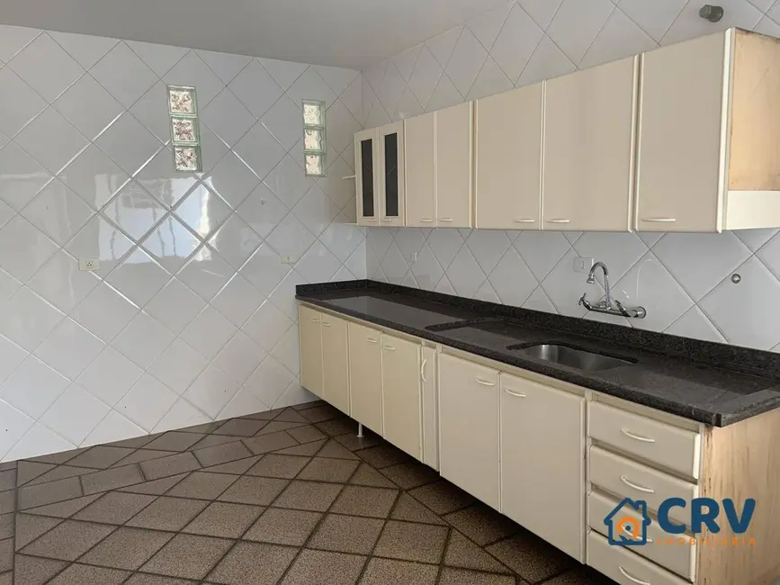 Casa com 3 quartos à venda e para alugar, 408m2 em Quebec, Londrina - PR - imagem 9 Foto 9 de Casa com 3 quartos à venda e para alugar, 408m2 em Quebec, Londrina - PR