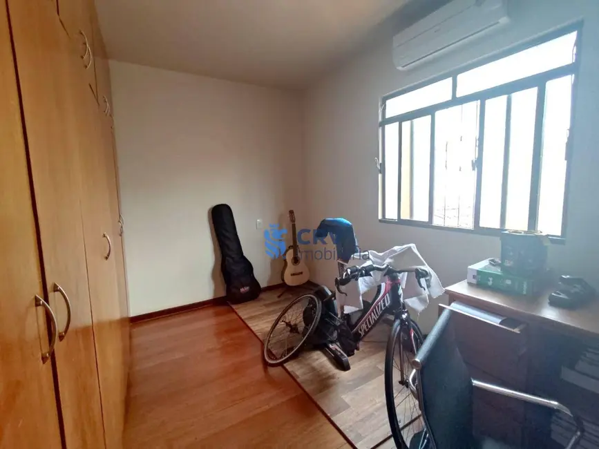 Sobrado com 4 quartos à venda, 306m2 em Portal de Versalhes 2, Londrina - PR - imagem 8 Foto 8 de Sobrado com 4 quartos à venda, 306m2 em Portal de Versalhes 2, Londrina - PR