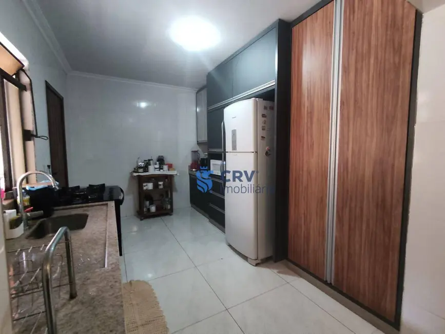 Sobrado com 4 quartos à venda, 306m2 em Portal de Versalhes 2, Londrina - PR - imagem 3 Foto 3 de Sobrado com 4 quartos à venda, 306m2 em Portal de Versalhes 2, Londrina - PR