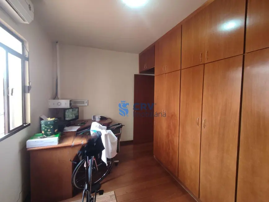 Sobrado com 4 quartos à venda, 306m2 em Portal de Versalhes 2, Londrina - PR - imagem 9 Foto 9 de Sobrado com 4 quartos à venda, 306m2 em Portal de Versalhes 2, Londrina - PR