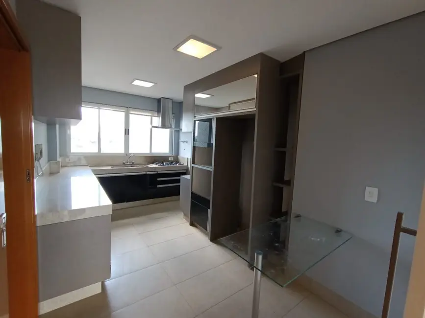 Foto 9 de Apartamento com 3 quartos para alugar, 218m2 em Bela Suiça, Londrina - PR