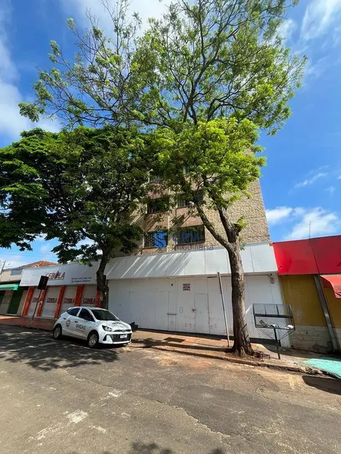 Foto 1 de Sala Comercial à venda e para alugar, 396m2 em Centro, Londrina - PR