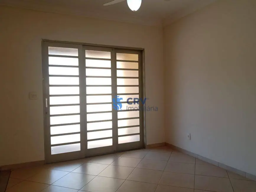 Foto 4 de Casa com 3 quartos para alugar, 500m2 em Colonial, Londrina - PR