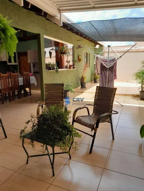 Casa com 4 quartos à venda, 360m2 em Vale de San Izidro, Londrina - PR - imagem 2 Foto 2 de Casa com 4 quartos à venda, 360m2 em Vale de San Izidro, Londrina - PR