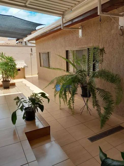 Casa com 4 quartos à venda, 360m2 em Vale de San Izidro, Londrina - PR - imagem 3 Foto 3 de Casa com 4 quartos à venda, 360m2 em Vale de San Izidro, Londrina - PR