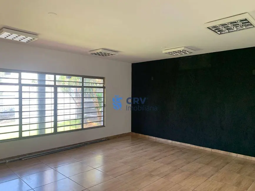 Foto 4 de Casa com 3 quartos para alugar, 600m2 em Londrina - PR