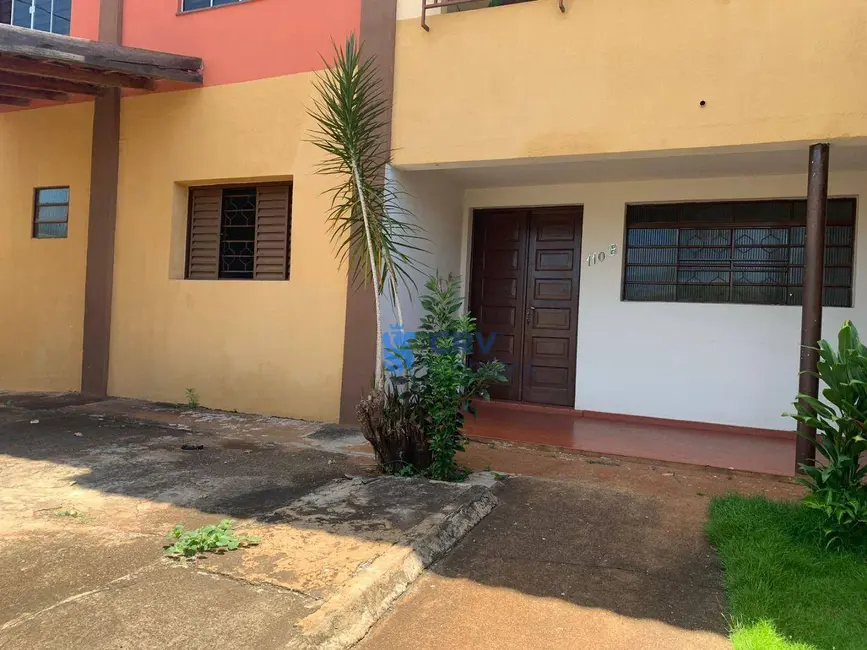Foto 1 de Casa com 3 quartos para alugar, 570m2 em Jardim Shangri-la A, Londrina - PR