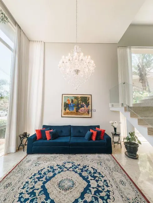 Sobrado com 4 quartos à venda, 530m2 em Londrina - PR - imagem 9 Foto 9 de Sobrado com 4 quartos à venda, 530m2 em Londrina - PR