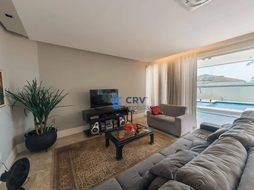 Sobrado com 4 quartos à venda, 530m2 em Londrina - PR - imagem 8 Foto 8 de Sobrado com 4 quartos à venda, 530m2 em Londrina - PR