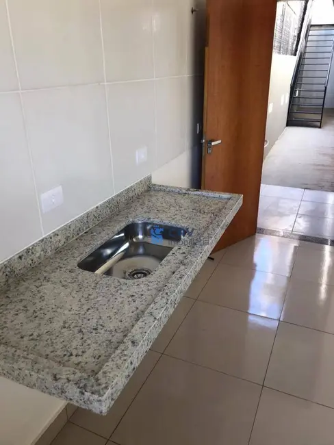 Foto 3 de Casa com 3 quartos para alugar, 90m2 em Londrina - PR