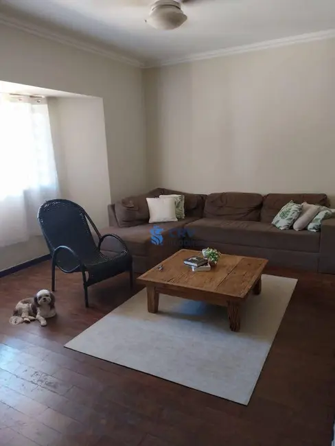 Sobrado com 5 quartos à venda e para alugar, 250m2 em Jardim Oriente, Londrina - PR - imagem 6 Foto 6 de Sobrado com 5 quartos à venda e para alugar, 250m2 em Jardim Oriente, Londrina - PR