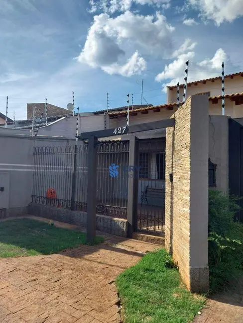 Sobrado com 5 quartos à venda e para alugar, 250m2 em Jardim Oriente, Londrina - PR - imagem 4 Foto 4 de Sobrado com 5 quartos à venda e para alugar, 250m2 em Jardim Oriente, Londrina - PR