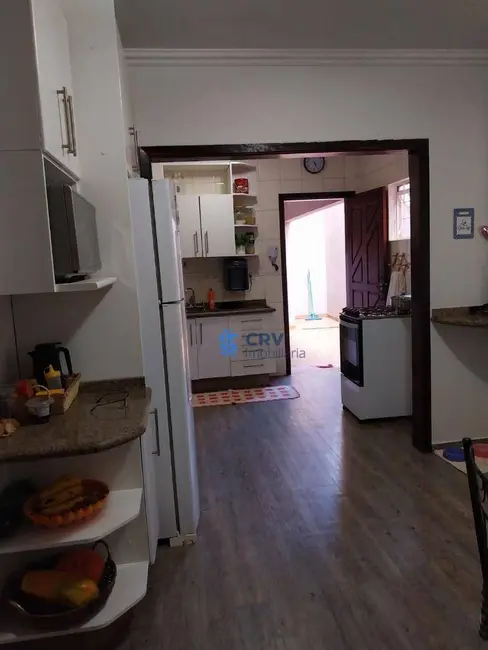 Sobrado com 5 quartos à venda e para alugar, 250m2 em Jardim Oriente, Londrina - PR - imagem 9 Foto 9 de Sobrado com 5 quartos à venda e para alugar, 250m2 em Jardim Oriente, Londrina - PR