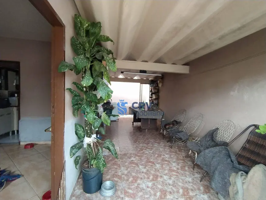 Casa com 3 quartos à venda, 300m2 em Londrina - PR - imagem 6 Foto 6 de Casa com 3 quartos à venda, 300m2 em Londrina - PR