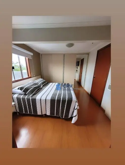 Sobrado com 5 quartos à venda, 330m2 em Santa Mônica, Londrina - PR - imagem 9 Foto 9 de Sobrado com 5 quartos à venda, 330m2 em Santa Mônica, Londrina - PR