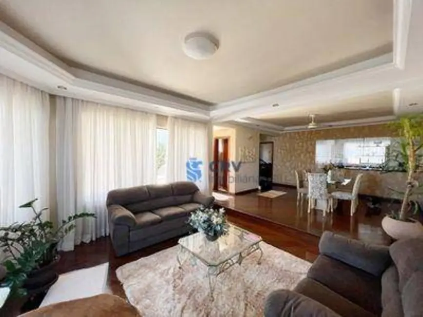 Casa com 3 quartos à venda e para alugar, 478m2 em Portal de Versalhes 2, Londrina - PR - imagem 4 Foto 4 de Casa com 3 quartos à venda e para alugar, 478m2 em Portal de Versalhes 2, Londrina - PR