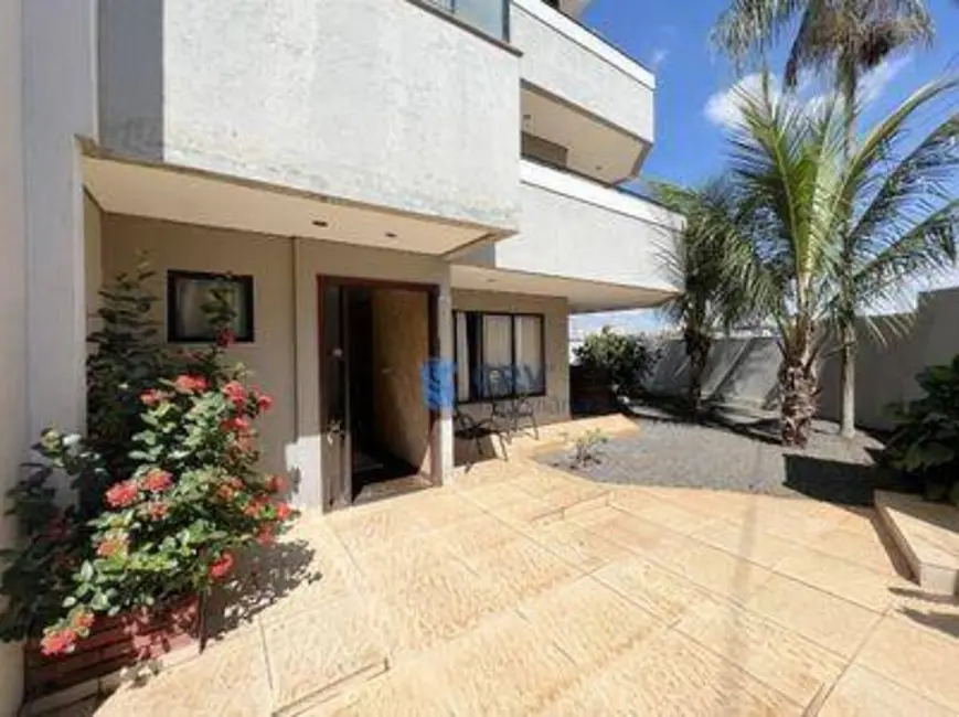 Foto 2 de Casa com 3 quartos à venda e para alugar, 478m2 em Portal de Versalhes 2, Londrina - PR