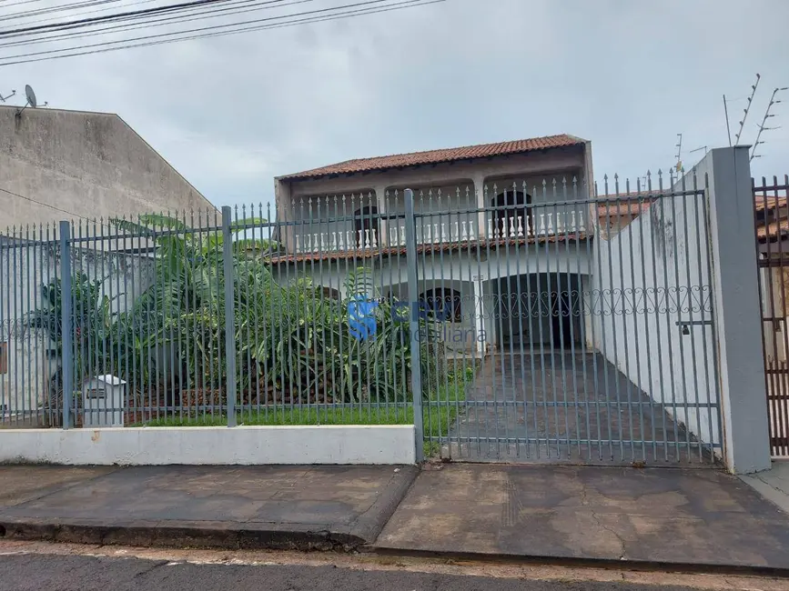 Foto 1 de Sobrado com 4 quartos para alugar, 390m2 em Londrina - PR