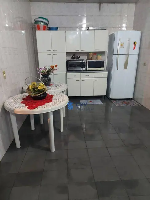 Foto 3 de Sobrado com 4 quartos para alugar, 390m2 em Londrina - PR