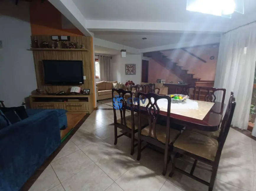 Foto 3 de Casa de Condomínio com 3 quartos para alugar, 380m2 em Condomínio Vale do Arvoredo, Londrina - PR