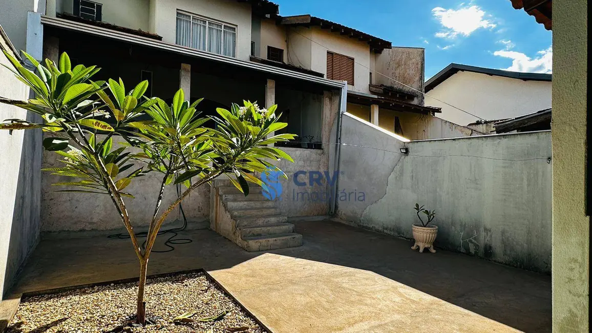 Sobrado com 3 quartos à venda, 182m2 em Jardim Albatroz, Londrina - PR - imagem 7 Foto 7 de Sobrado com 3 quartos à venda, 182m2 em Jardim Albatroz, Londrina - PR