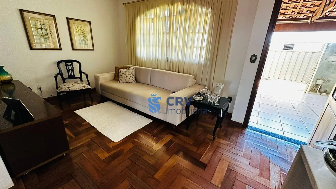 Foto 1 de Sobrado com 3 quartos à venda, 182m2 em Jardim Albatroz, Londrina - PR