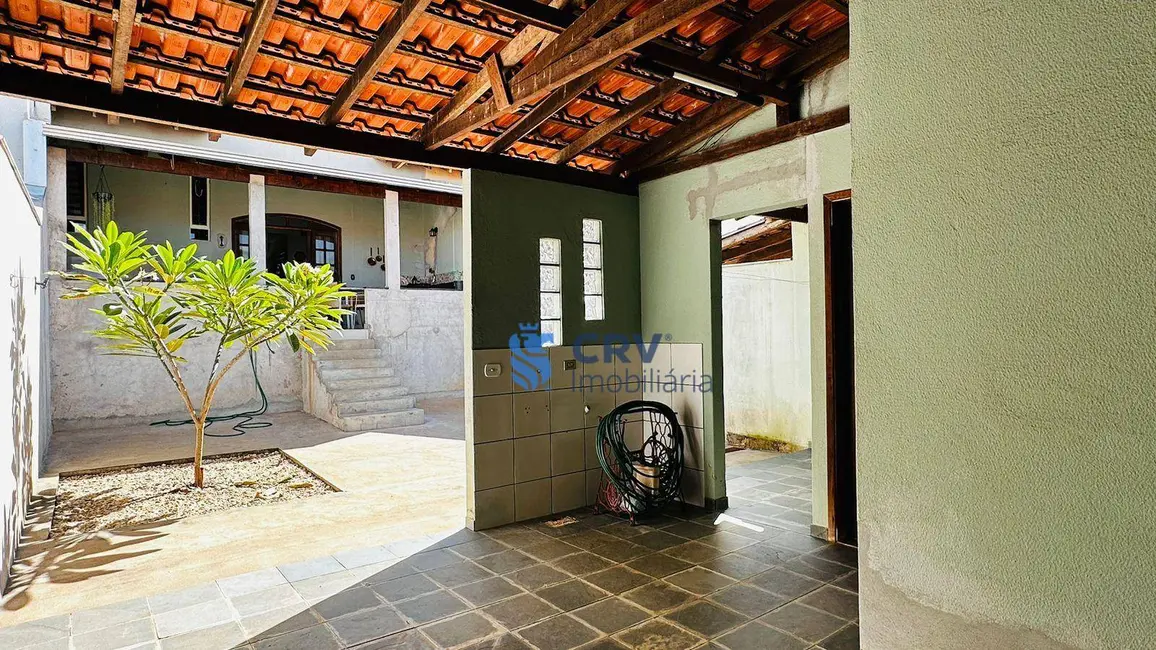 Sobrado com 3 quartos à venda, 182m2 em Jardim Albatroz, Londrina - PR - imagem 9 Foto 9 de Sobrado com 3 quartos à venda, 182m2 em Jardim Albatroz, Londrina - PR