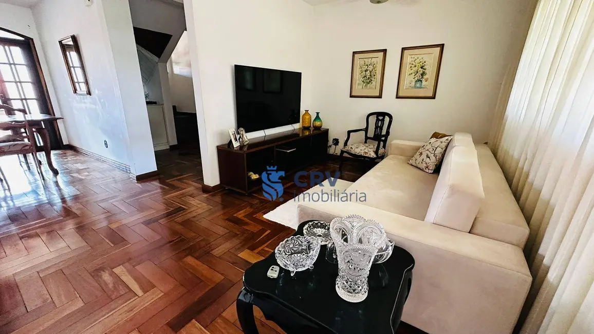 Foto 2 de Sobrado com 3 quartos à venda, 182m2 em Jardim Albatroz, Londrina - PR