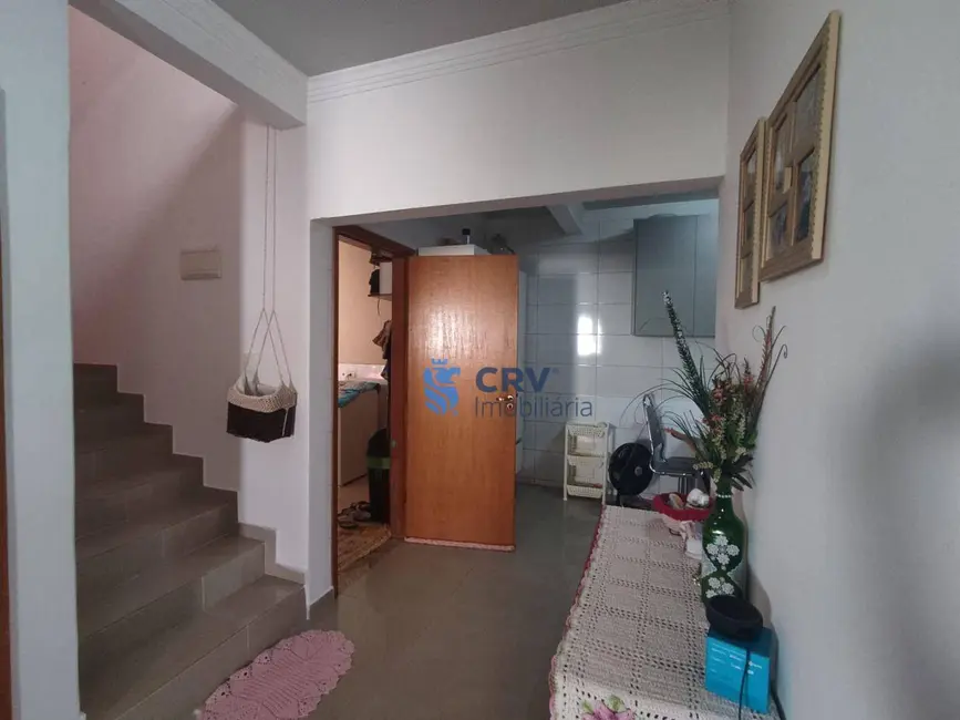 Sobrado com 3 quartos à venda, 152m2 em Londrina - PR - imagem 4 Foto 4 de Sobrado com 3 quartos à venda, 152m2 em Londrina - PR