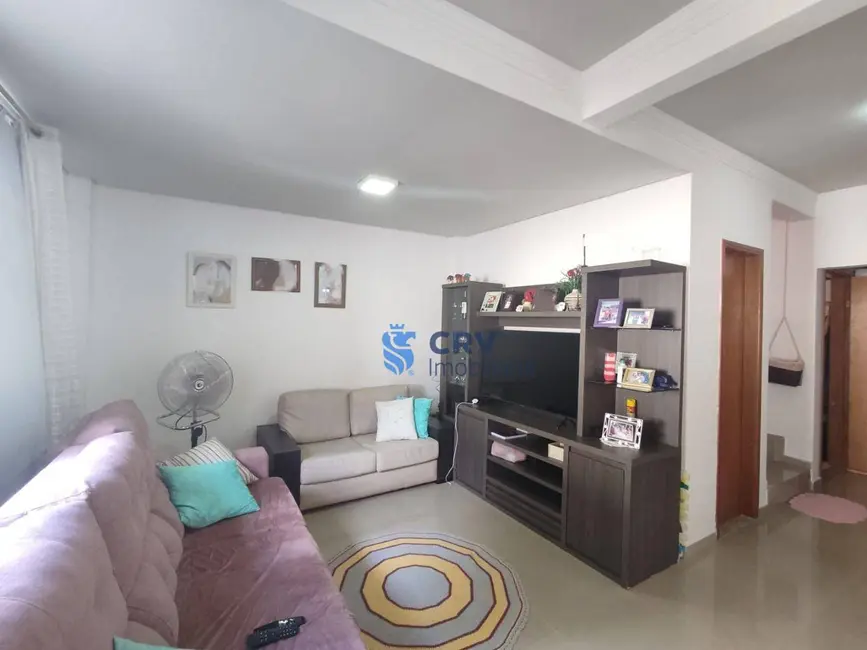 Sobrado com 3 quartos à venda, 152m2 em Londrina - PR - imagem 3 Foto 3 de Sobrado com 3 quartos à venda, 152m2 em Londrina - PR