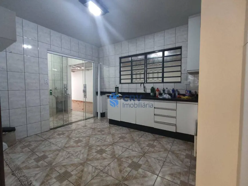 Casa com 3 quartos à venda, 360m2 em San Fernando, Londrina - PR - imagem 6 Foto 6 de Casa com 3 quartos à venda, 360m2 em San Fernando, Londrina - PR