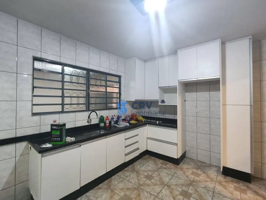 Casa com 3 quartos à venda, 360m2 em San Fernando, Londrina - PR - imagem 5 Foto 5 de Casa com 3 quartos à venda, 360m2 em San Fernando, Londrina - PR