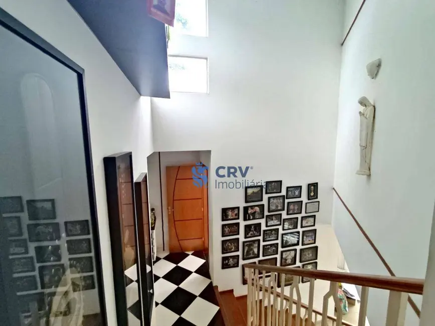 Sobrado com 3 quartos à venda, 305m2 em Jardim Presidente, Londrina - PR - imagem 7 Foto 7 de Sobrado com 3 quartos à venda, 305m2 em Jardim Presidente, Londrina - PR