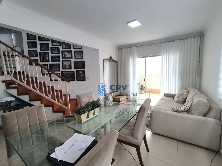 Sobrado com 3 quartos à venda, 305m2 em Jardim Presidente, Londrina - PR - imagem 4 Foto 4 de Sobrado com 3 quartos à venda, 305m2 em Jardim Presidente, Londrina - PR
