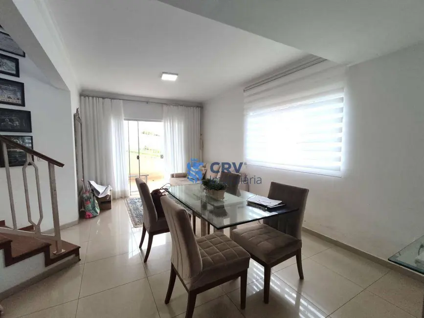 Sobrado com 3 quartos à venda, 305m2 em Jardim Presidente, Londrina - PR - imagem 3 Foto 3 de Sobrado com 3 quartos à venda, 305m2 em Jardim Presidente, Londrina - PR