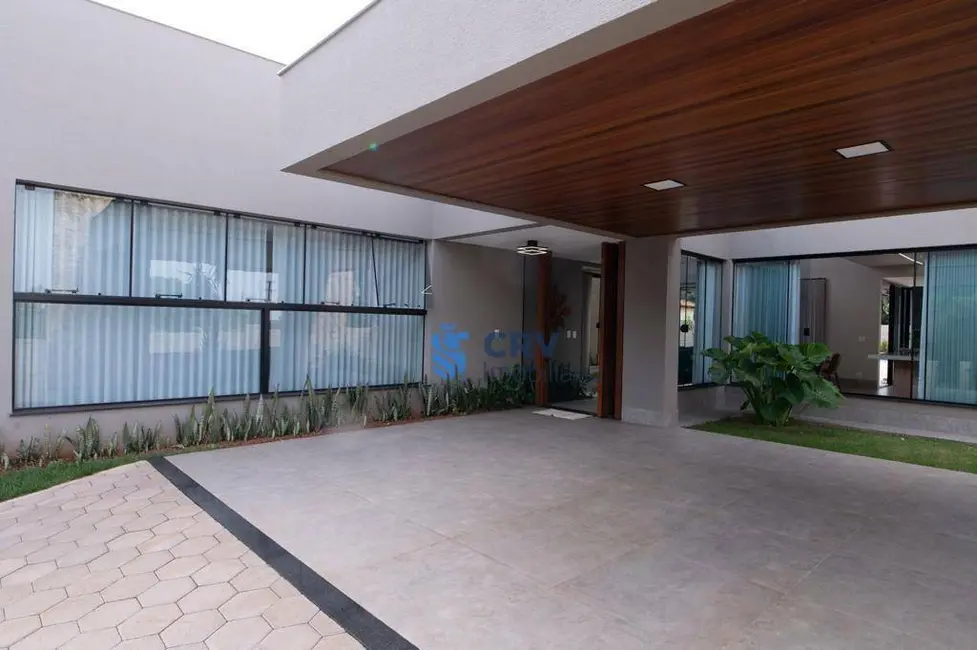 Casa de Condomínio com 3 quartos à venda, 1562m2 em Cambe - PR - imagem 4 Foto 4 de Casa de Condomínio com 3 quartos à venda, 1562m2 em Cambe - PR