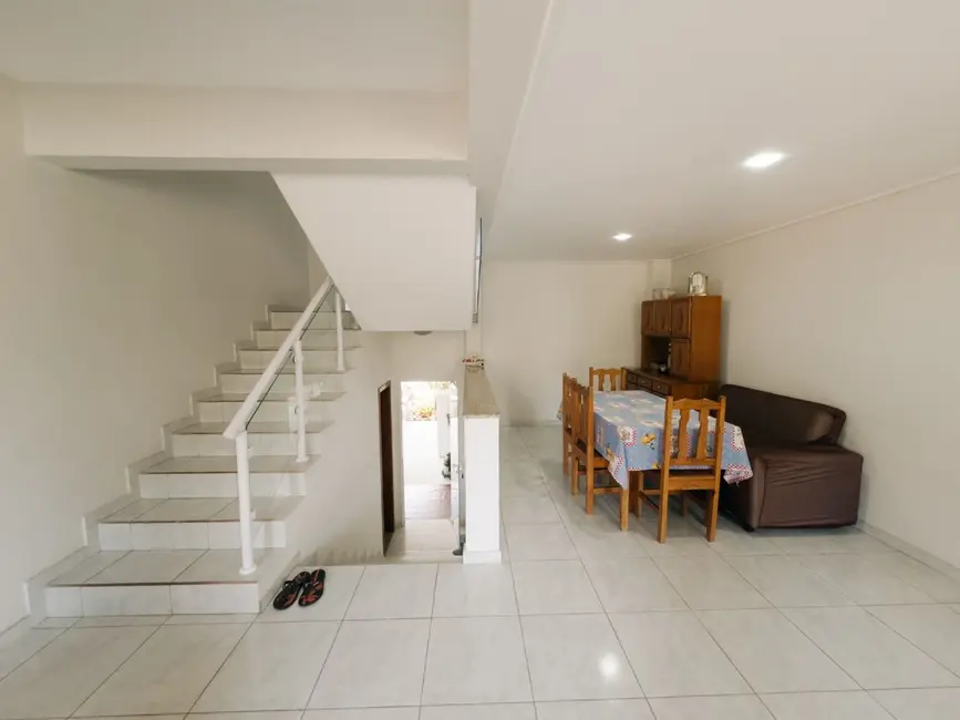 Foto 4 de Sobrado com 3 quartos à venda, 320m2 em Londrina - PR