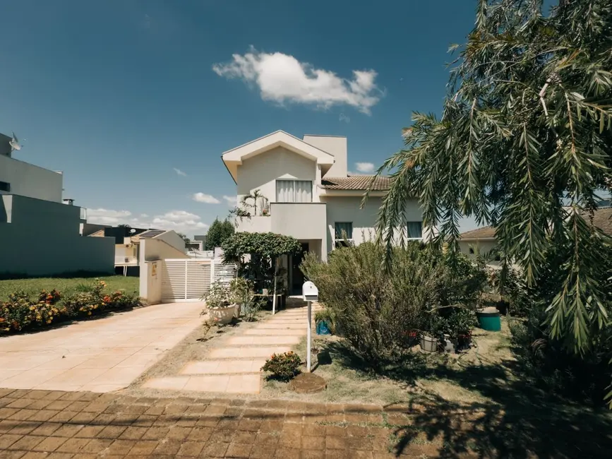 Foto 2 de Sobrado com 3 quartos à venda, 320m2 em Londrina - PR