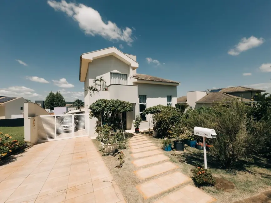 Foto 1 de Sobrado com 3 quartos à venda, 320m2 em Londrina - PR
