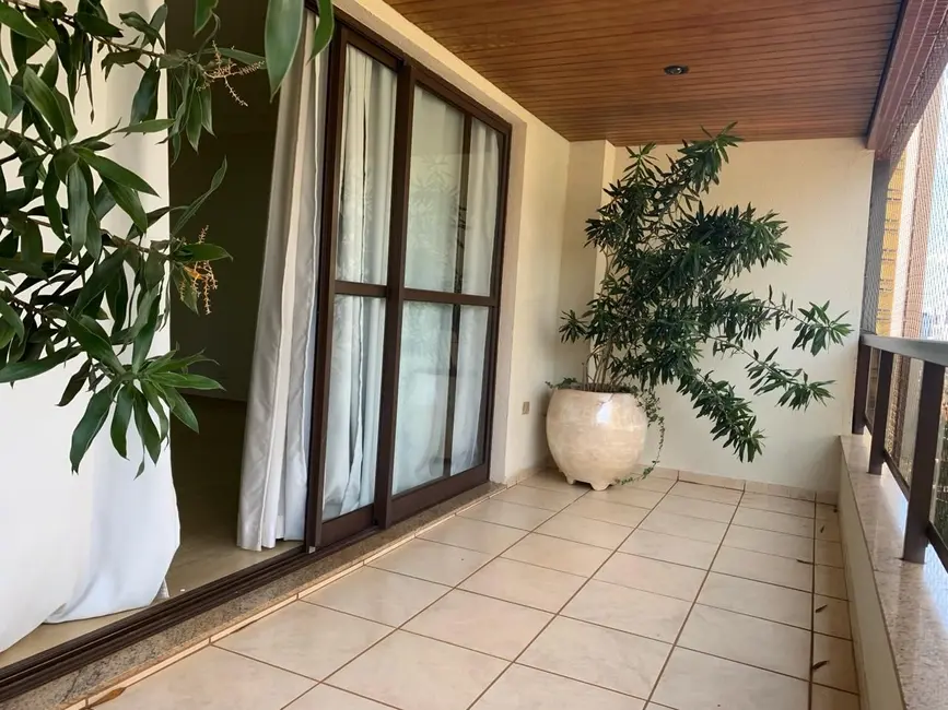 Apartamento com 4 quartos à venda, 292m2 em Centro, Londrina - PR - imagem 7 Foto 7 de Apartamento com 4 quartos à venda, 292m2 em Centro, Londrina - PR