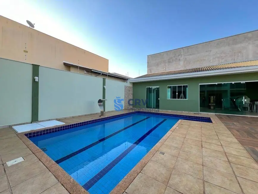 Foto 2 de Sobrado com 5 quartos para alugar, 546m2 em Parque Residencial Alcântara, Londrina - PR