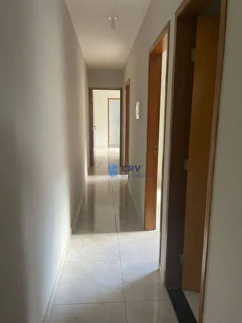Casa com 3 quartos à venda, 125m2 em Conjunto Farid Libos, Londrina - PR - imagem 4 Foto 4 de Casa com 3 quartos à venda, 125m2 em Conjunto Farid Libos, Londrina - PR