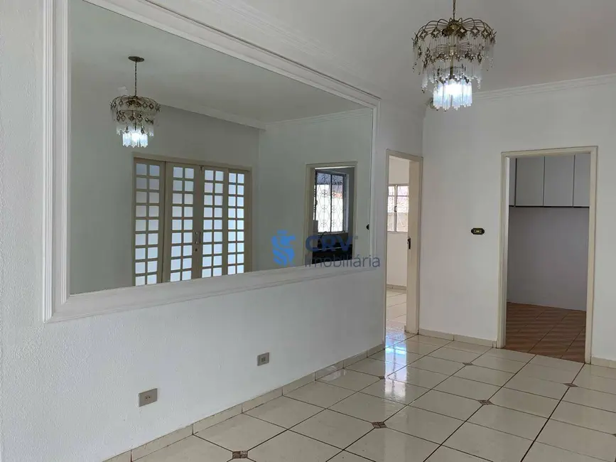 Foto 6 de Casa com 4 quartos para alugar, 350m2 em Califórnia, Londrina - PR